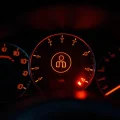 Фото по теме: Почему на панели приборов горит значок подушки безопасности